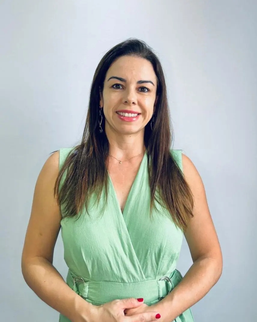 Dra. Michelle Santiago, fisioterapeuta especializada em enxaqueca e cefaleia